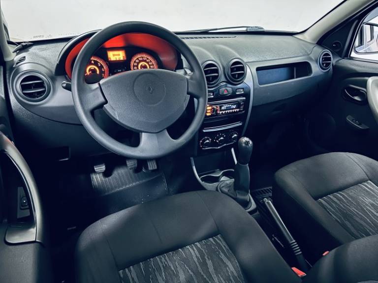 RENAULT - SANDERO - 2013/2013 - Prata - R$ 25.990,00