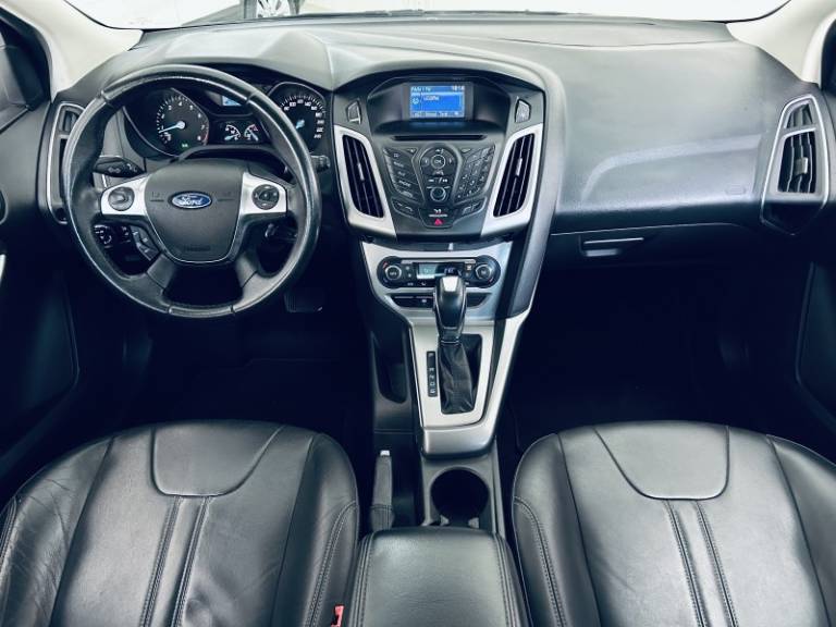 FORD - FOCUS - 2014/2015 - Preta - R$ 50.990,00