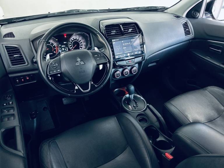 MITSUBISHI - OUTLANDER - 2020/2021 - Marrom - R$ 116.990,00