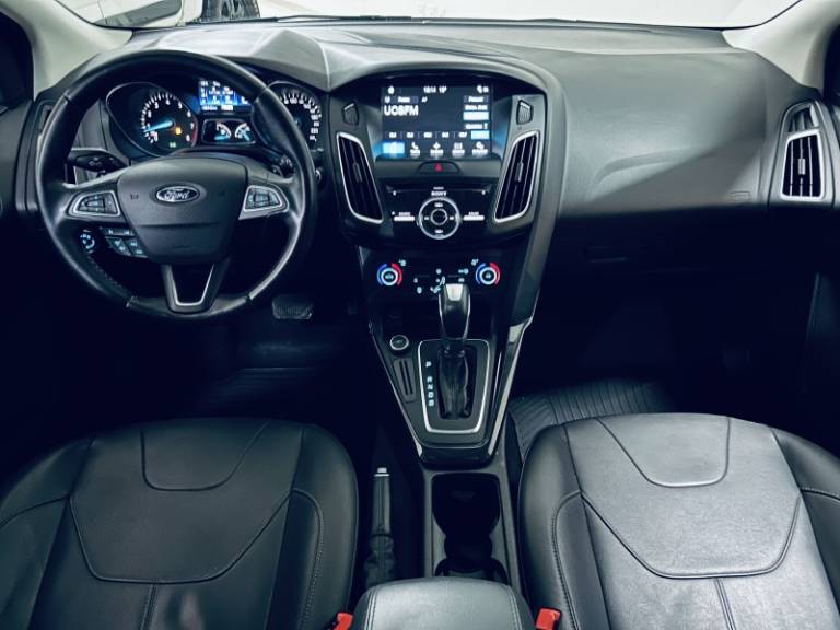 FORD - FOCUS - 2017/2018 - Preta - R$ 71.990,00