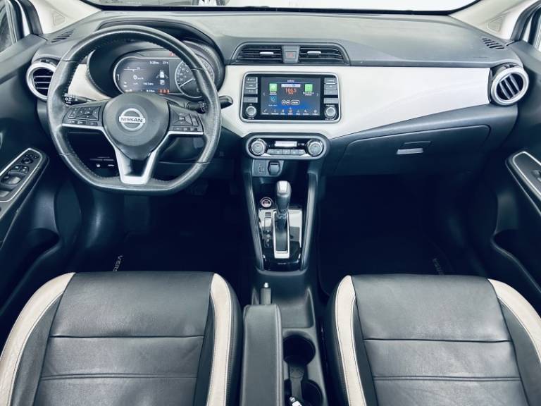 NISSAN - VERSA - 2021/2022 - Branca - R$ 88.990,00