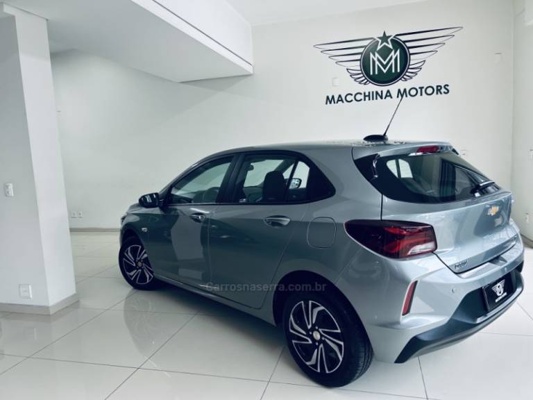 CHEVROLET - ONIX - 2024/2024 - Prata - R$ 79.990,00