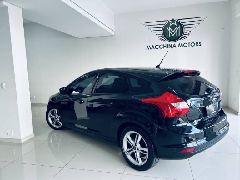 FORD - FOCUS - 2014/2015 - Preta - R$ 50.990,00