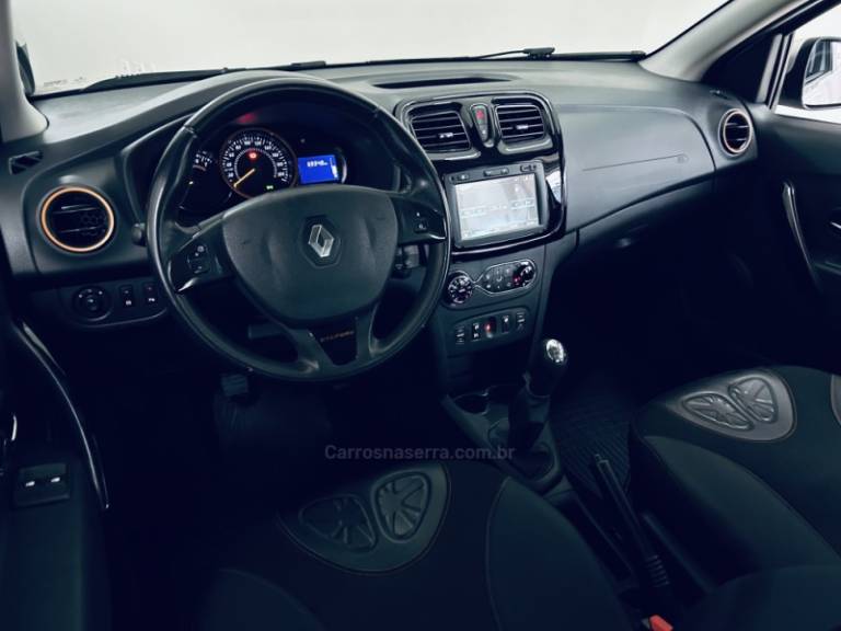RENAULT - SANDERO - 2017/2018 - Prata - R$ 54.990,00