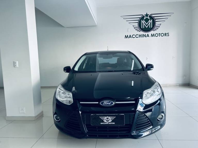 FORD - FOCUS - 2014/2015 - Preta - R$ 50.990,00