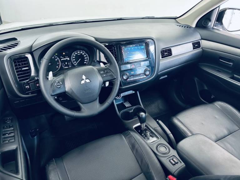 MITSUBISHI - OUTLANDER - 2014/2015 - Branca - R$ 71.990,00