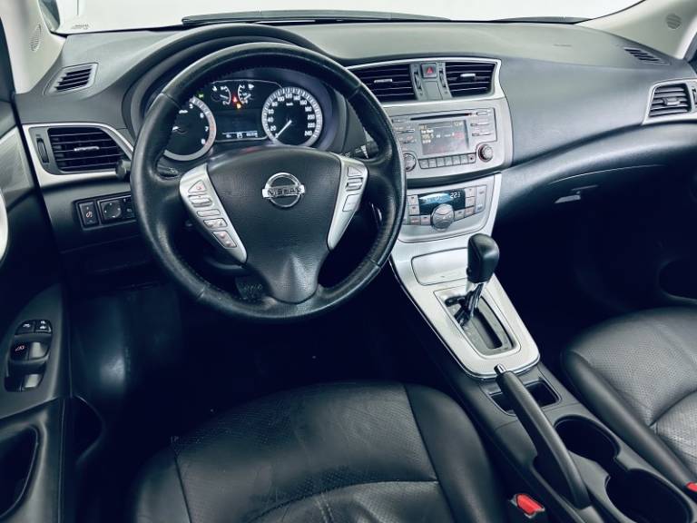 NISSAN - SENTRA - 2013/2014 - Branca - R$ 55.990,00