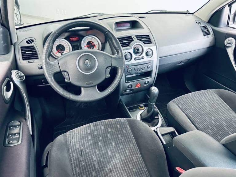 RENAULT - MÉGANE - 2009/2010 - Branca - R$ 28.990,00
