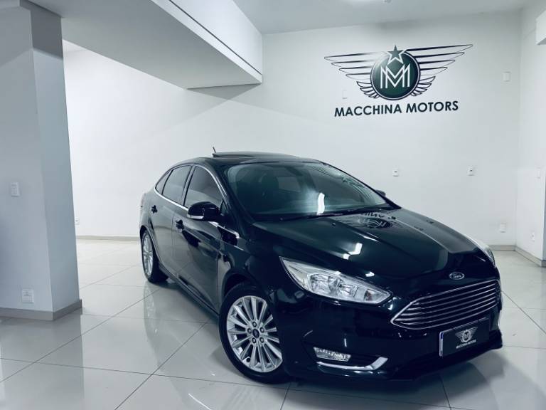 FORD - FOCUS - 2017/2018 - Preta - R$ 71.990,00
