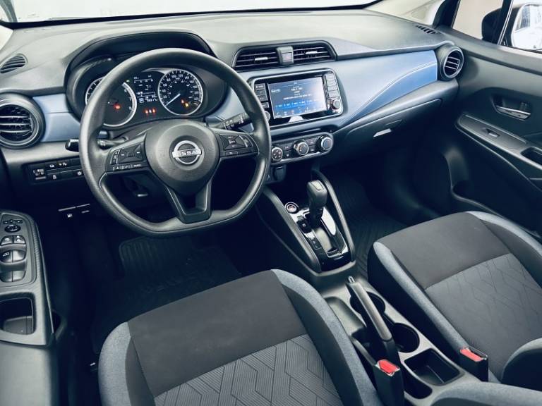 NISSAN - VERSA - 2023/2024 - Preta - R$ 91.990,00