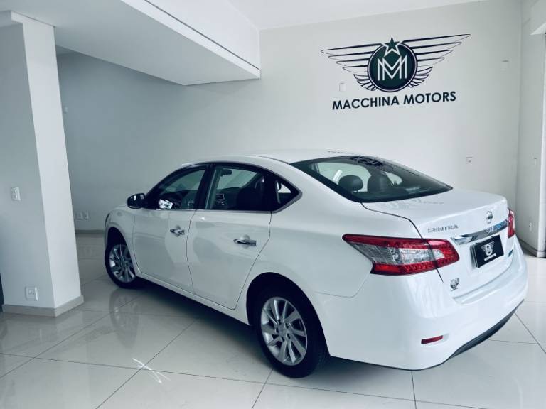 NISSAN - SENTRA - 2013/2014 - Branca - R$ 55.990,00