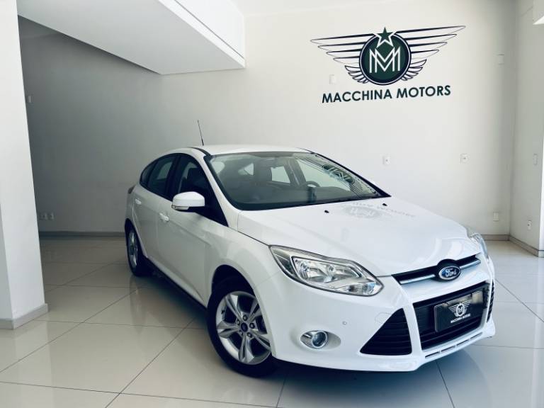 FORD - FOCUS - 2014/2015 - Branca - R$ 51.990,00