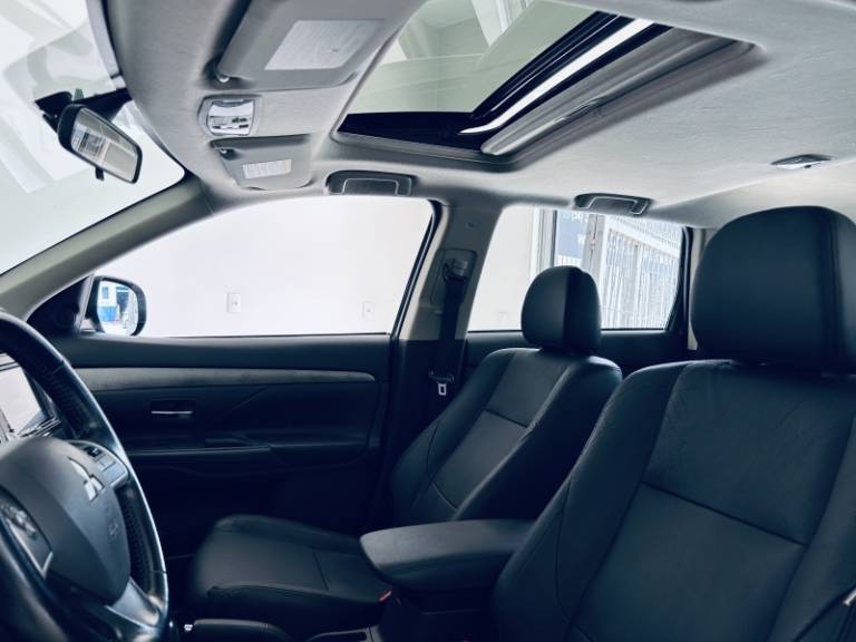 MITSUBISHI - OUTLANDER - 2013/2014 - Prata - R$ 68.990,00