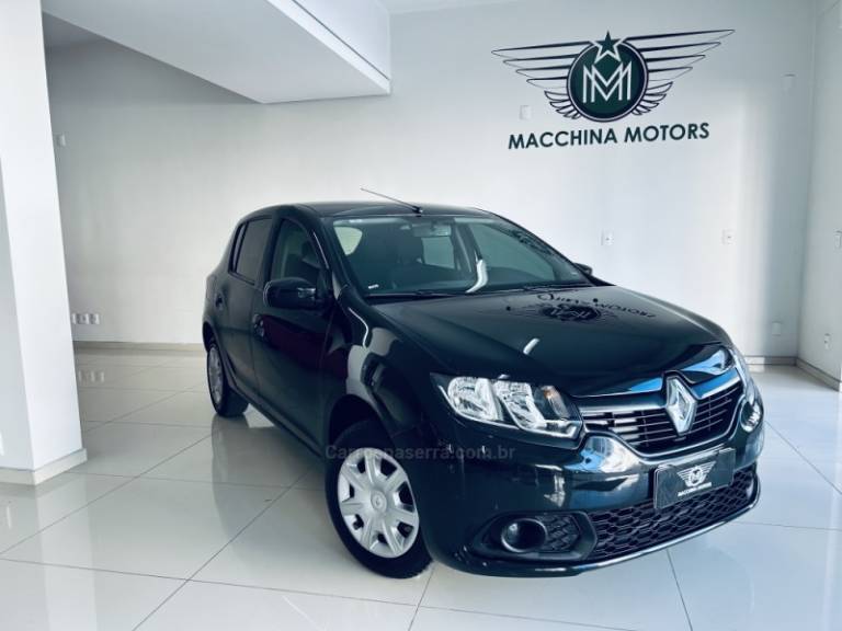 RENAULT - SANDERO - 2017/2018 - Preta - R$ 43.990,00