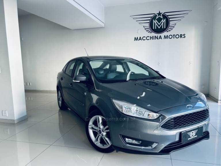 FORD - FOCUS - 2015/2016 - Cinza - R$ 56.990,00