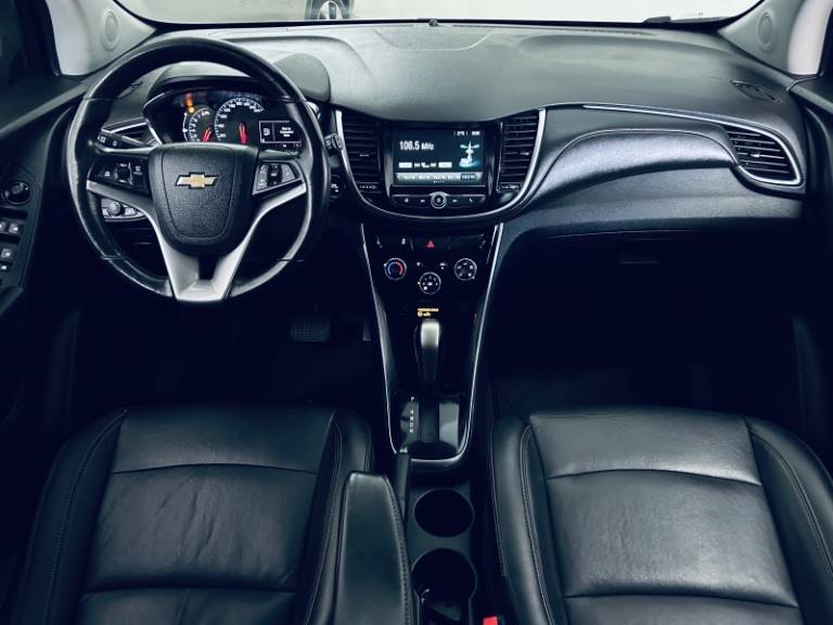 CHEVROLET - TRACKER - 2017/2018 - Prata - R$ 86.990,00