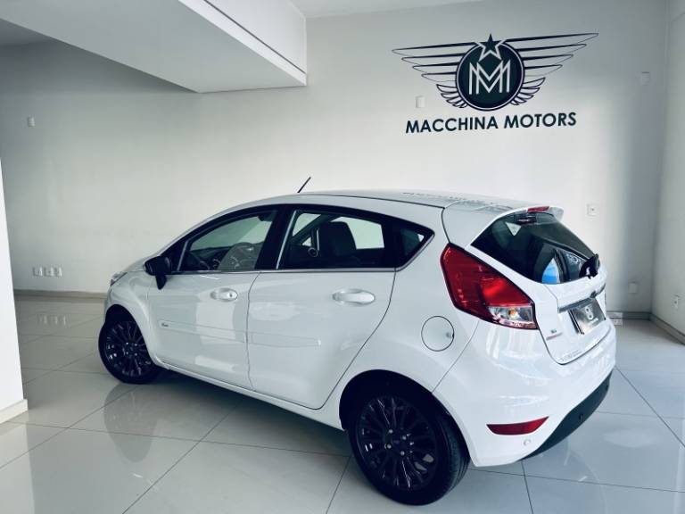 FORD - FIESTA - 2014/2015 - Branca - R$ 47.990,00