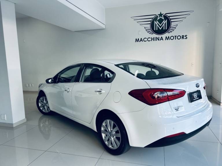 KIA MOTORS - CERATO - 2013/2014 - Branca - R$ 59.990,00