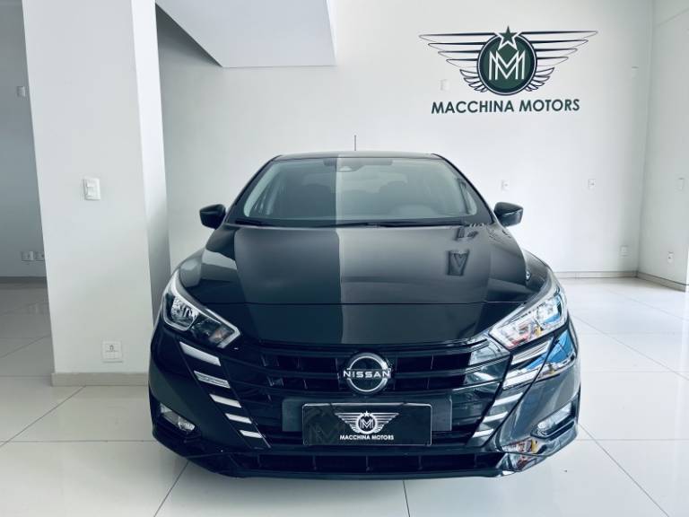 NISSAN - VERSA - 2023/2024 - Preta - R$ 91.990,00