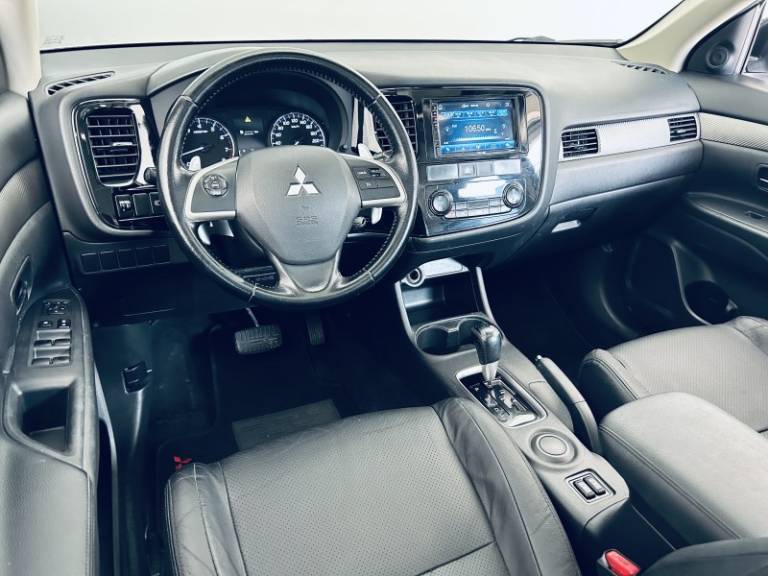 MITSUBISHI - OUTLANDER - 2013/2014 - Prata - R$ 68.990,00