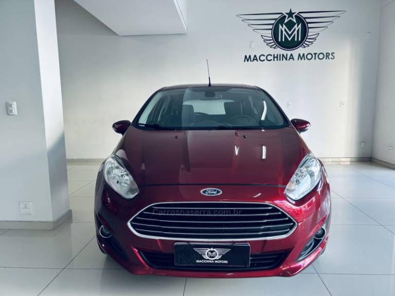 FORD - FIESTA - 2014/2015 - Vermelha - R$ 47.990,00