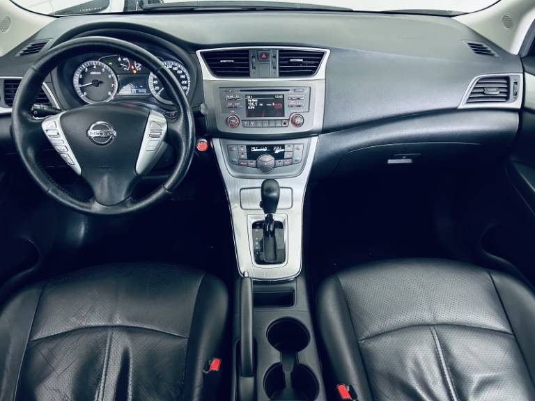 NISSAN - SENTRA - 2013/2014 - Branca - R$ 55.990,00