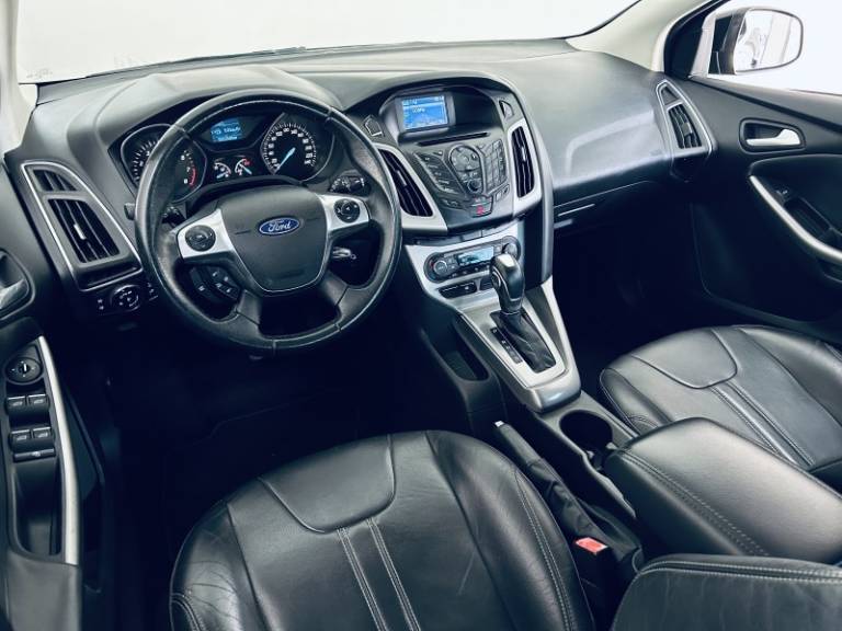 FORD - FOCUS - 2014/2015 - Preta - R$ 50.990,00