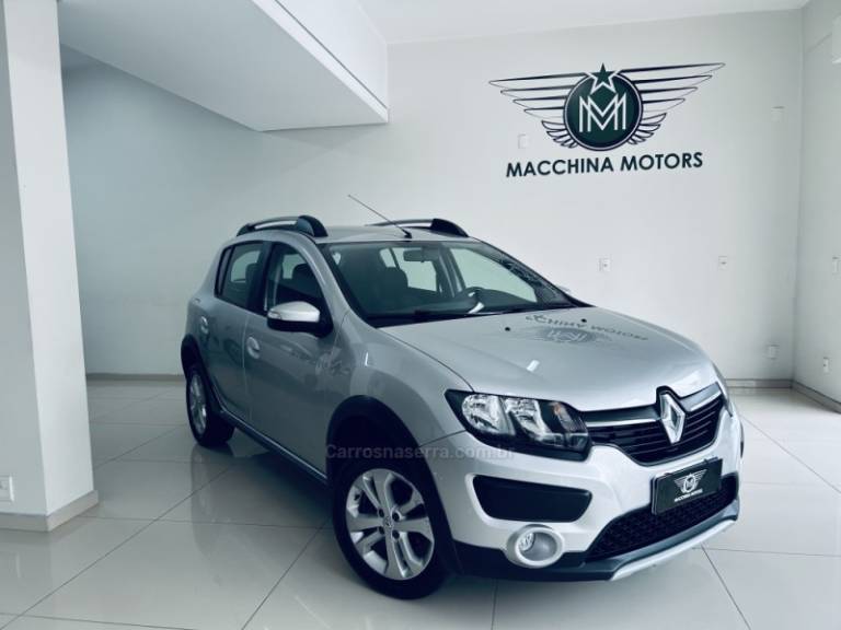 RENAULT - SANDERO - 2017/2018 - Prata - R$ 54.990,00