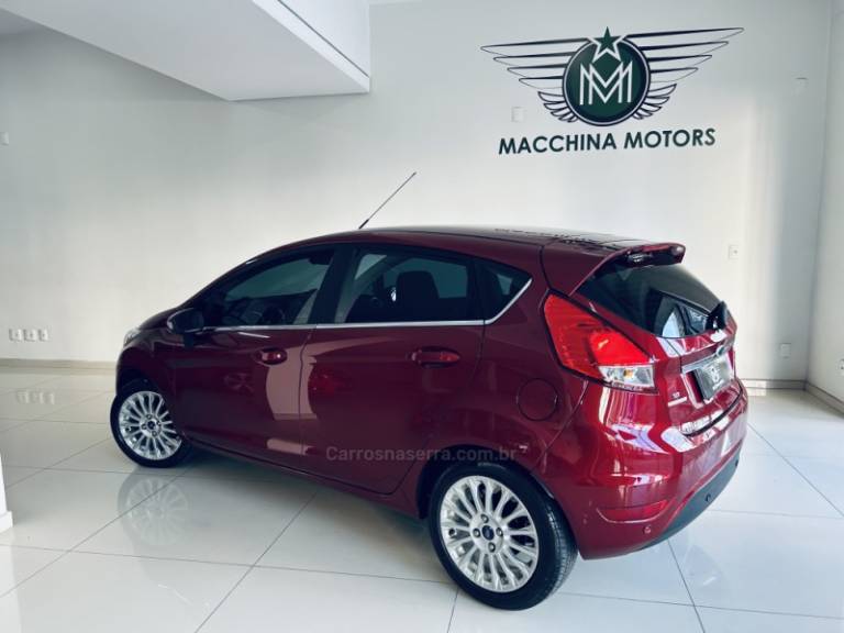 FORD - FIESTA - 2014/2015 - Vermelha - R$ 47.990,00