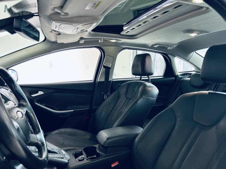 FORD - FOCUS - 2014/2015 - Cinza - R$ 56.990,00