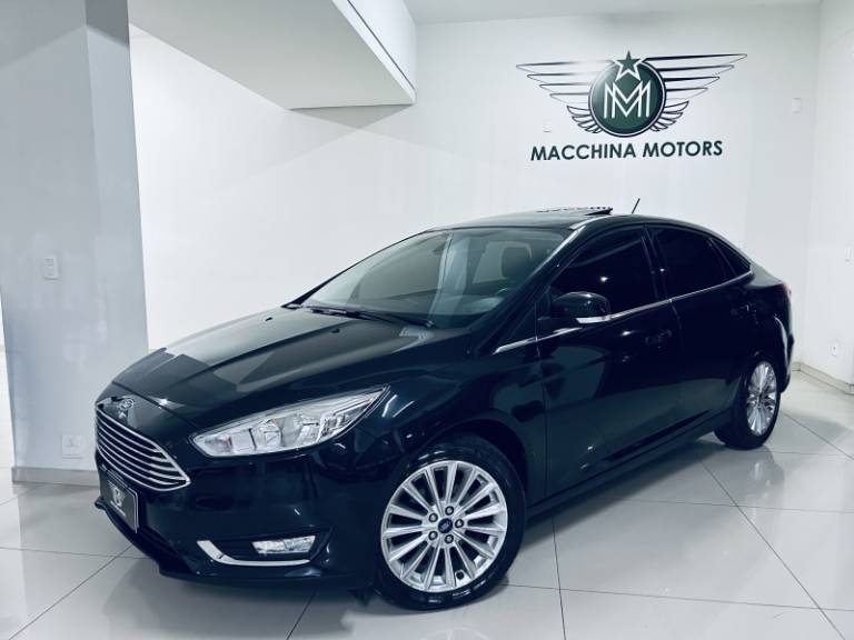 FORD - FOCUS - 2017/2018 - Preta - R$ 71.990,00