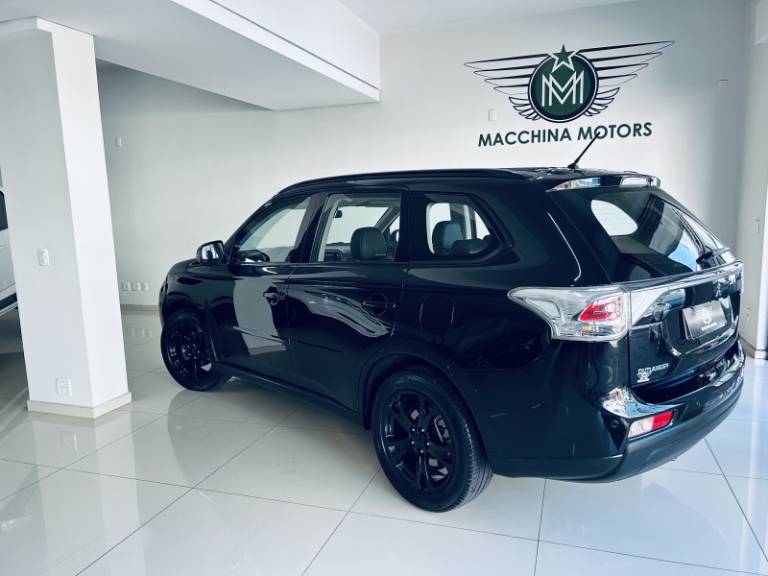 MITSUBISHI - OUTLANDER - 2013/2014 - Preta - R$ 71.990,00