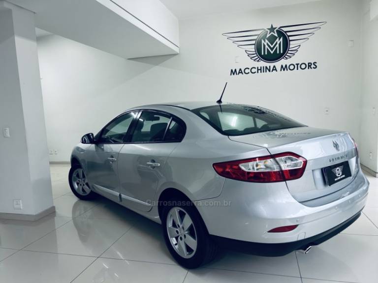 RENAULT - FLUENCE - 2012/2013 - Prata - R$ 39.990,00
