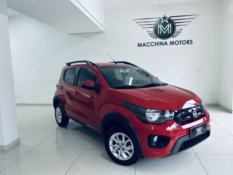 FIAT - MOBI - 2016/2017 - Vermelha - R$ 45.990,00