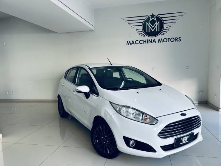 FORD - FIESTA - 2014/2015 - Branca - R$ 47.990,00