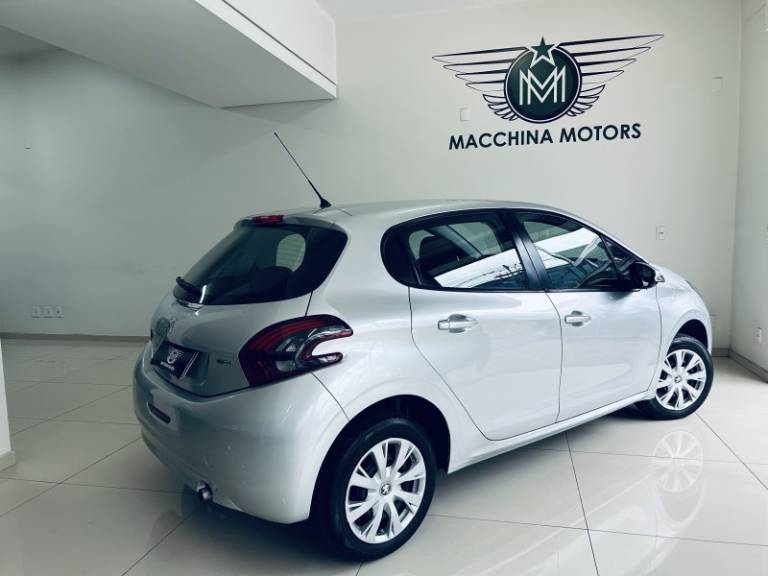 PEUGEOT - 208 - 2017/2018 - Prata - R$ 42.990,00