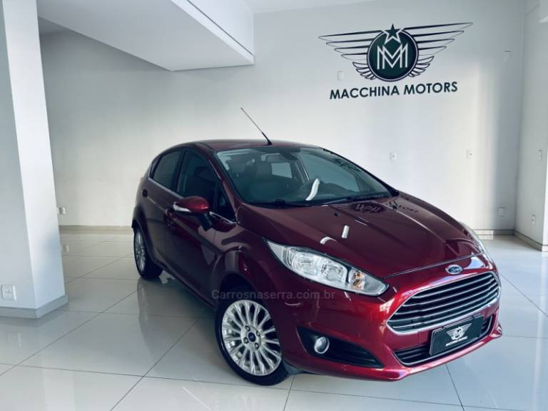 FORD - FIESTA - 2014/2015 - Vermelha - R$ 47.990,00