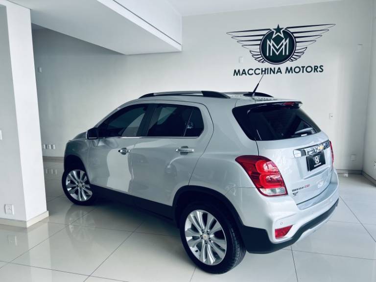 CHEVROLET - TRACKER - 2017/2018 - Prata - R$ 88.990,00