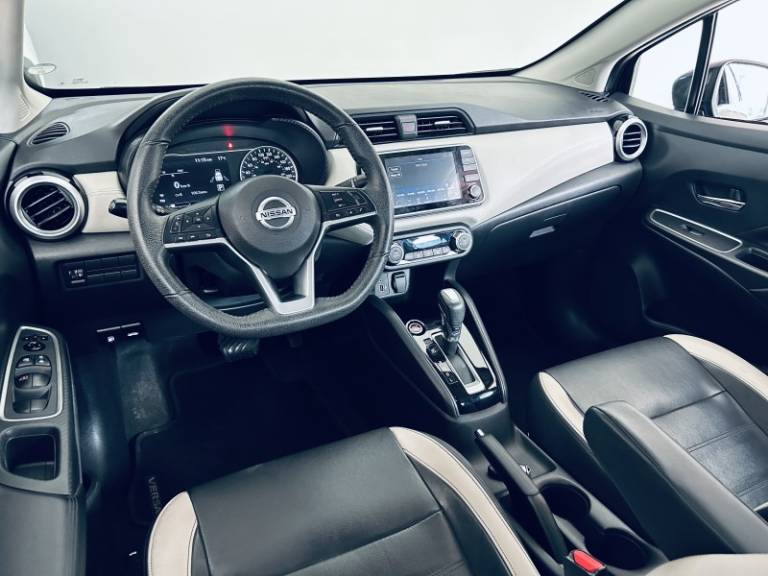 NISSAN - VERSA - 2021/2022 - Preta - R$ 88.990,00
