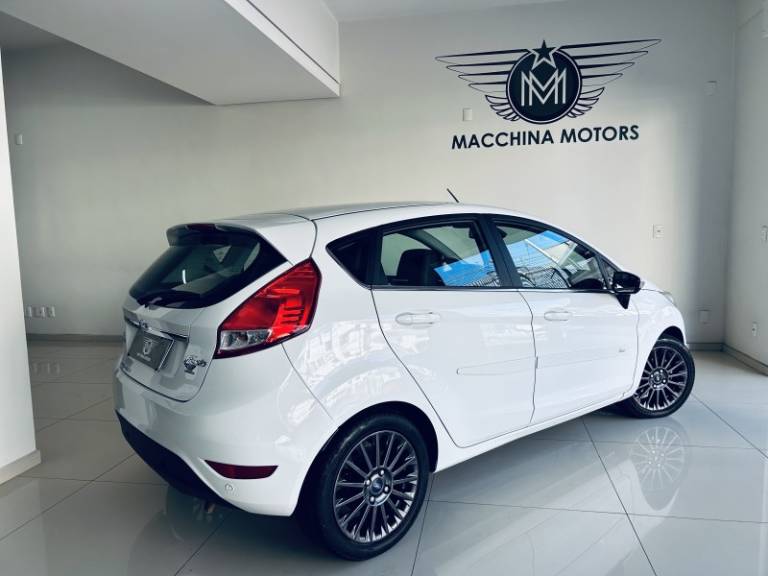 FORD - FIESTA - 2014/2015 - Branca - R$ 47.990,00