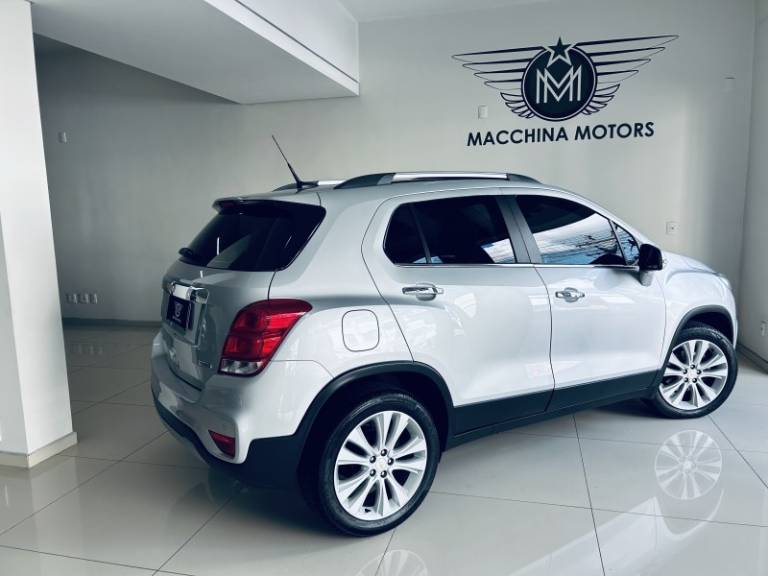 CHEVROLET - TRACKER - 2017/2018 - Prata - R$ 88.990,00