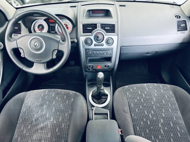 RENAULT - MÉGANE - 2009/2010 - Branca - R$ 28.990,00