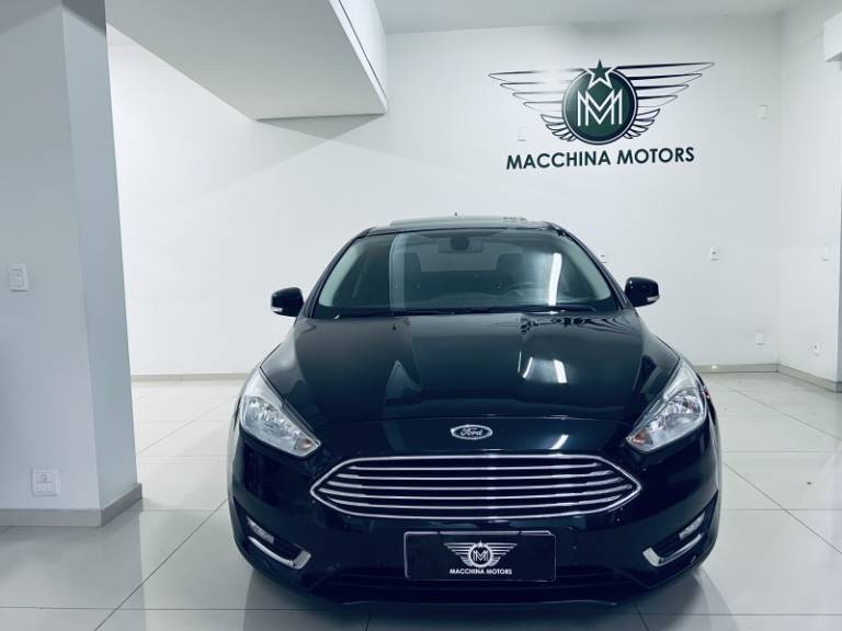 FORD - FOCUS - 2017/2018 - Preta - R$ 71.990,00