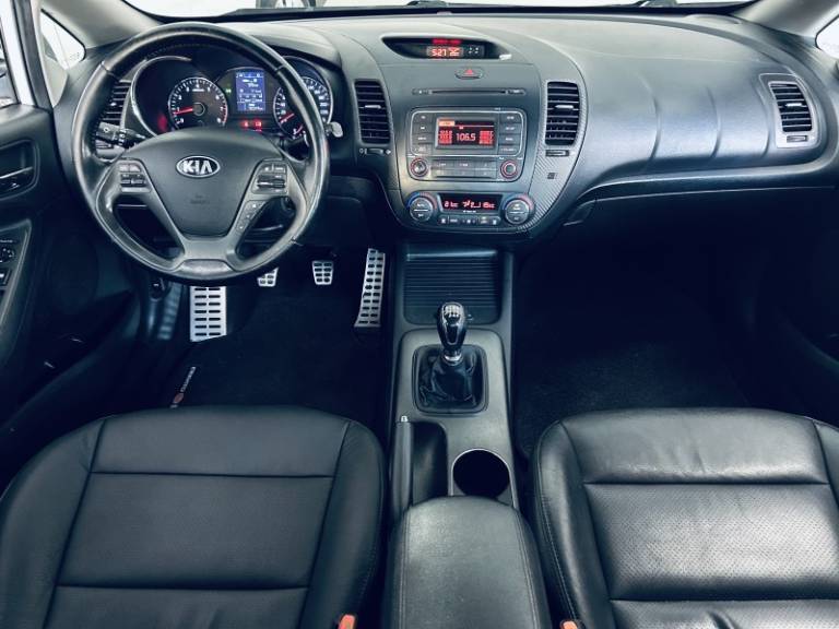 KIA MOTORS - CERATO - 2013/2014 - Branca - R$ 59.990,00
