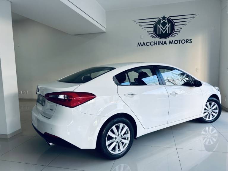 KIA MOTORS - CERATO - 2013/2014 - Branca - R$ 59.990,00