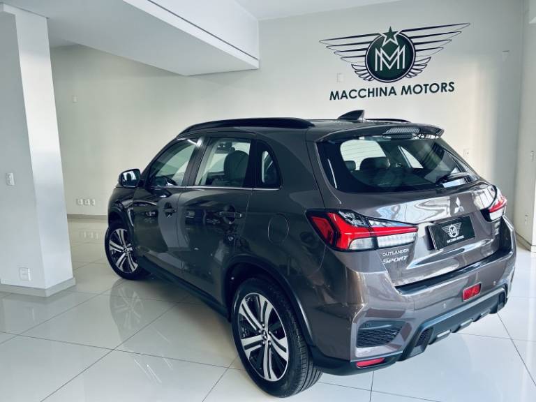 MITSUBISHI - OUTLANDER - 2020/2021 - Marrom - R$ 116.990,00