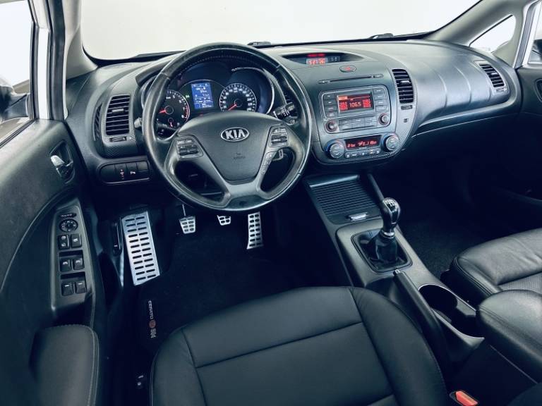 KIA MOTORS - CERATO - 2013/2014 - Branca - R$ 59.990,00
