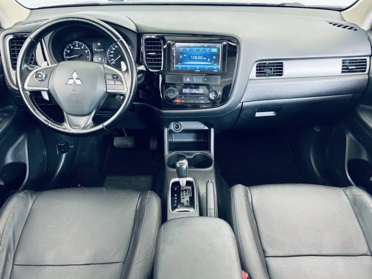 MITSUBISHI - OUTLANDER - 2013/2014 - Prata - R$ 68.990,00