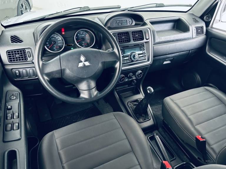 MITSUBISHI - PAJERO TR4 - 2013/2014 - Prata - R$ 58.990,00