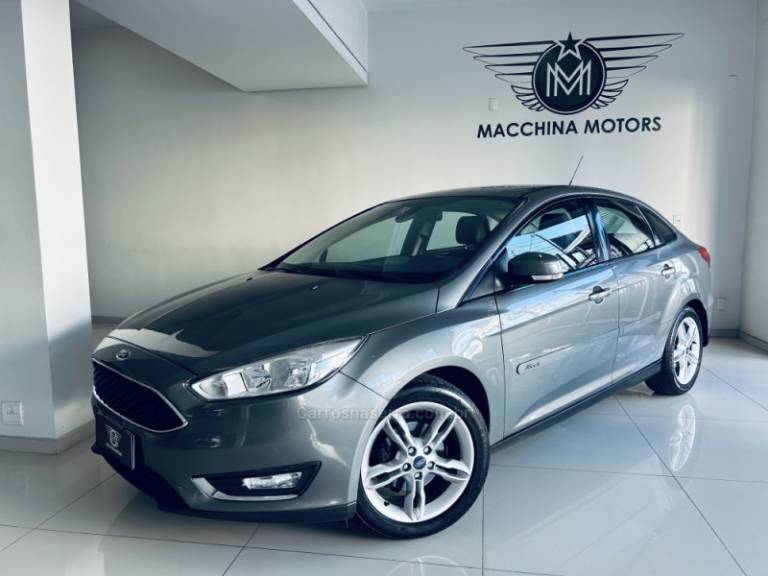 FORD - FOCUS - 2015/2016 - Cinza - R$ 56.990,00